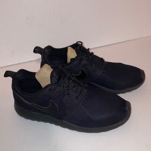 2 for $30 Nike Shoes Roshe One Casual Shoes Black Unisex Big Kids Size 5Y